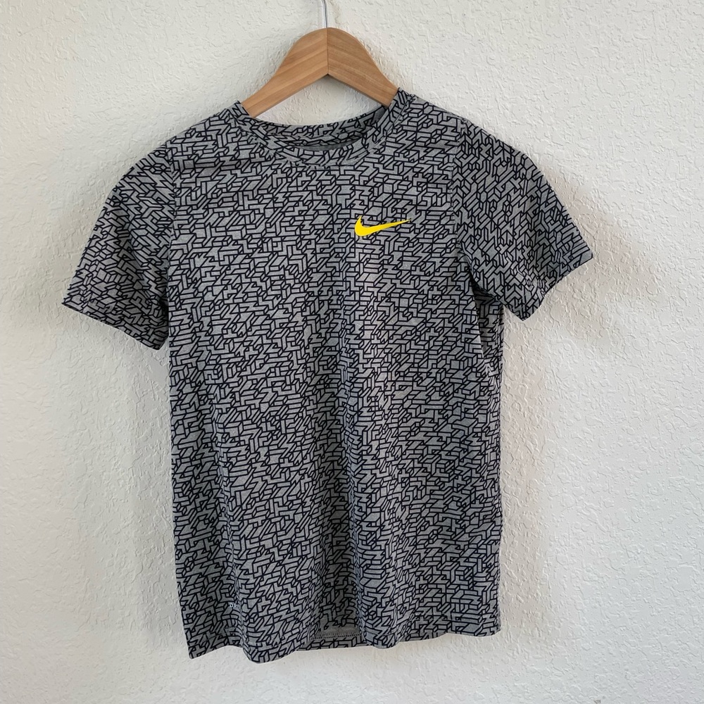 {Nike} Dri-Fit Gray/Black Shirt